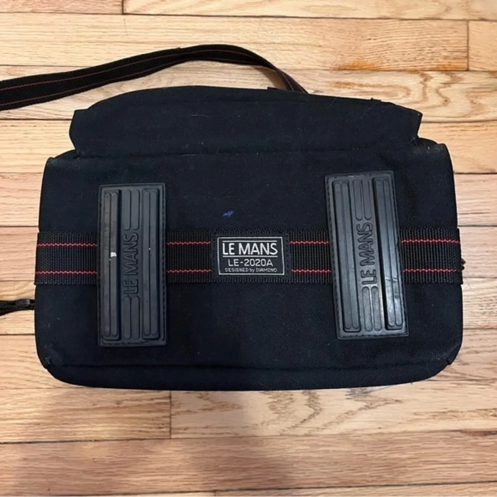 Le Mans Padded‎ Square Black Camera bag